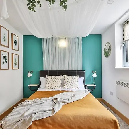 The Exclusive Gem Of Leeds - Sleeps 8 *