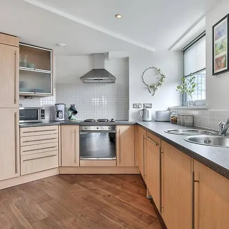 The Exclusive Gem Of Leeds - Sleeps 8 * Leeds (West Yorkshire)
