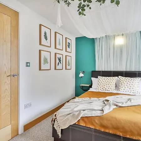 Apartment The Exclusive Gem Of Leeds - Sleeps 8