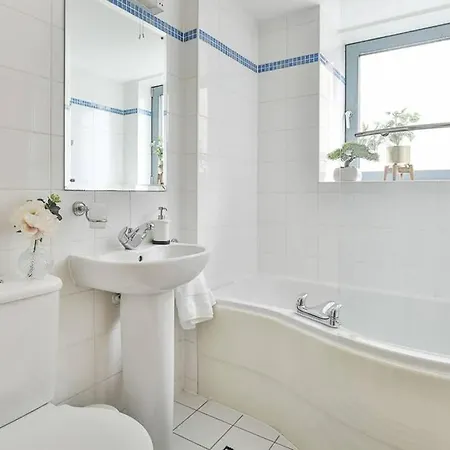The Exclusive Gem Of Leeds - Sleeps 8 *