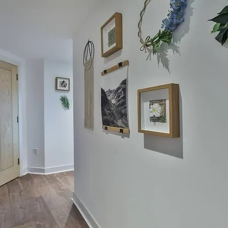 The Exclusive Gem Of Leeds - Sleeps 8 *