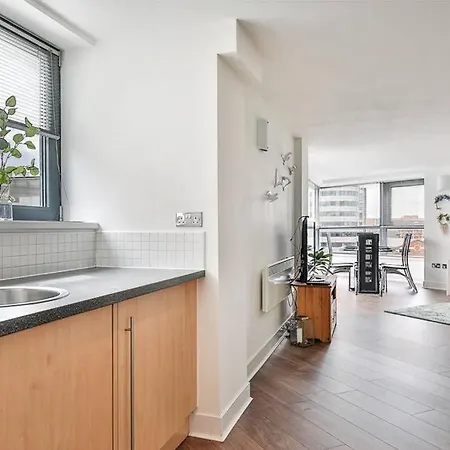 The Exclusive Gem Of Leeds - Sleeps 8 *