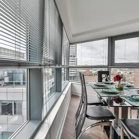 The Exclusive Gem Of Leeds - Sleeps 8