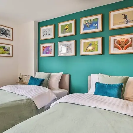 The Exclusive Gem Of Leeds - Sleeps 8 * Leeds (West Yorkshire)