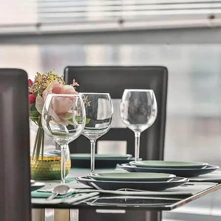 Apartment The Exclusive Gem Of Leeds - Sleeps 8 *
