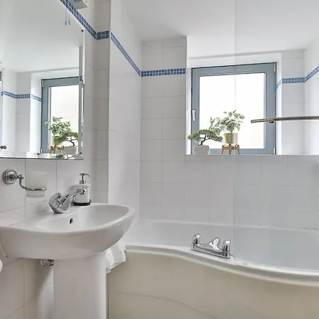 The Exclusive Gem Of Leeds - Sleeps 8 *